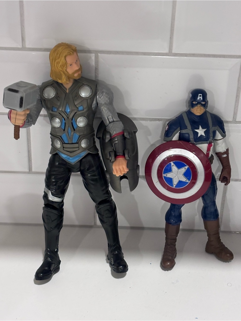 Marvel Action Figures Thor and iron man